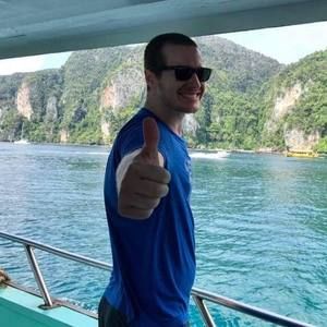 Meet your Posher, Eric